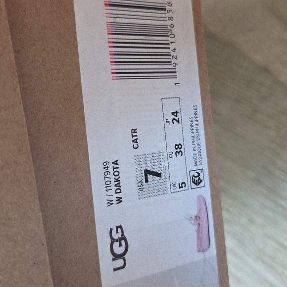 Women's UGG Dakota - Picture 8 of 8